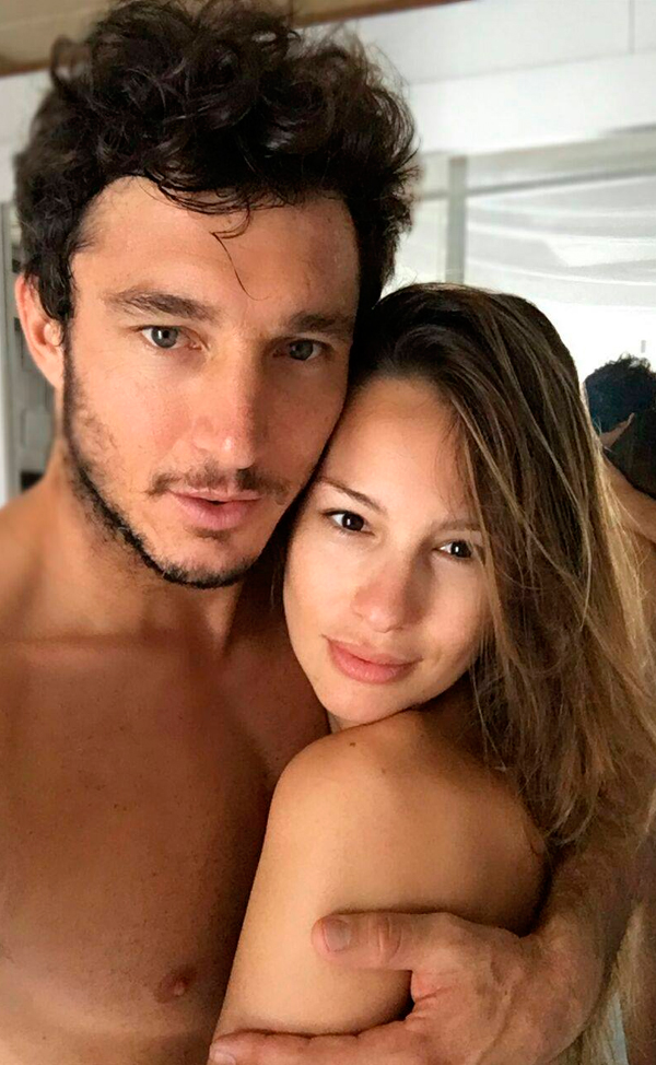 pampita-monaco-desnudos-selfie1
