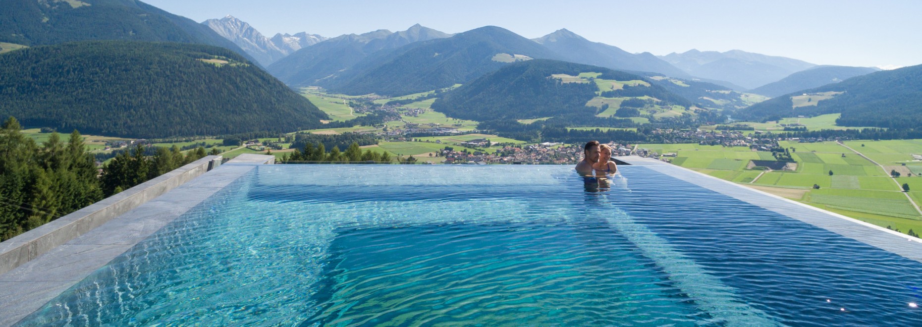 alpin_panorama_hotel_hubertus_skypool_81