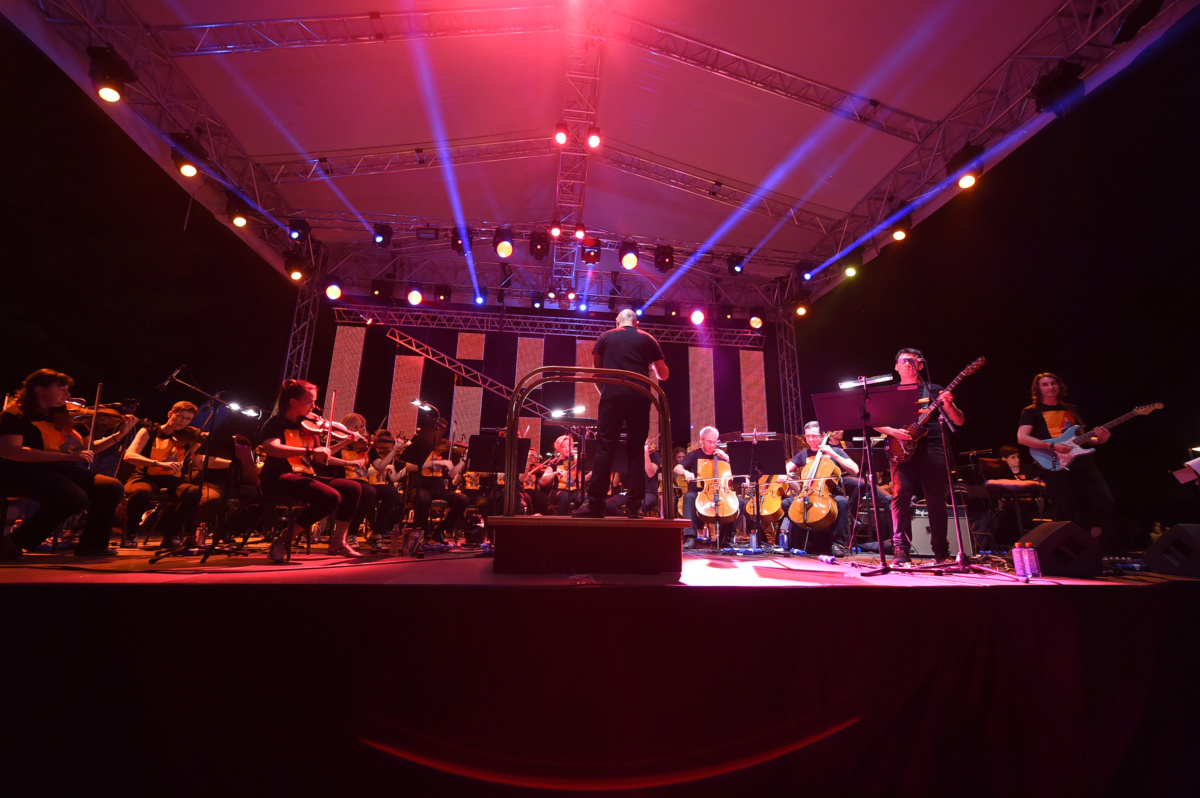 Vidi muzika, slusni slika - dobij kniga za Bouvi (2) Vidi muzika, slusni slika - dobij kniga za Bouvi (2)