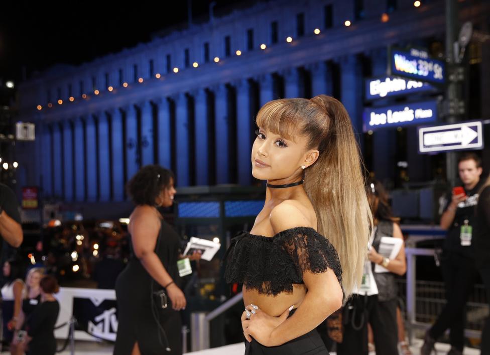Ariana Grande arrives at the 2016 MTV Video Music Awards in New York