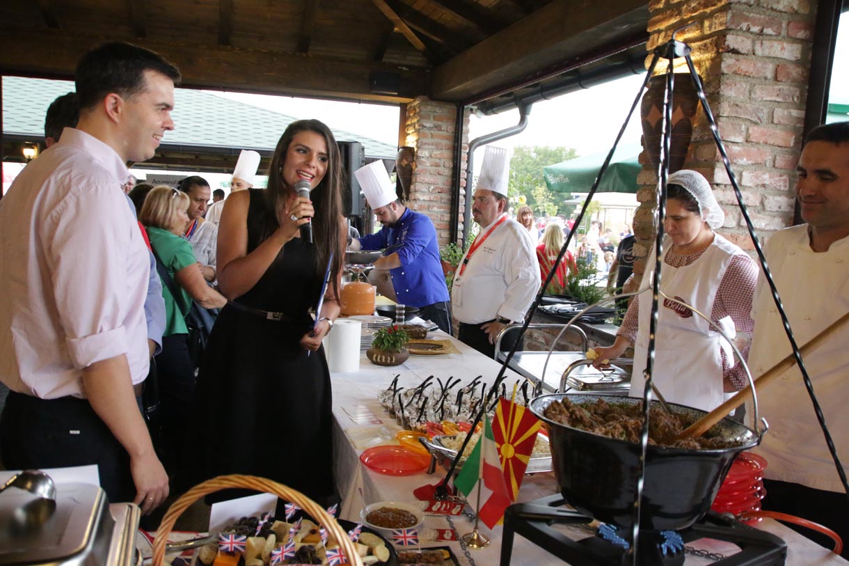 jovana-ambasador-i-gulas jovana-ambasador-i-gulas