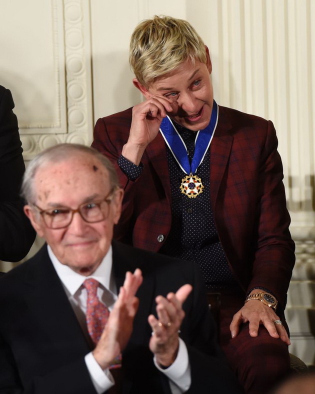 site-ne-rasplaka-elen-dedzeneris-so-solzi-dobi-pocesen-medal-od-barak-obama-2 site-ne-rasplaka-elen-dedzeneris-so-solzi-dobi-pocesen-medal-od-barak-obama-2