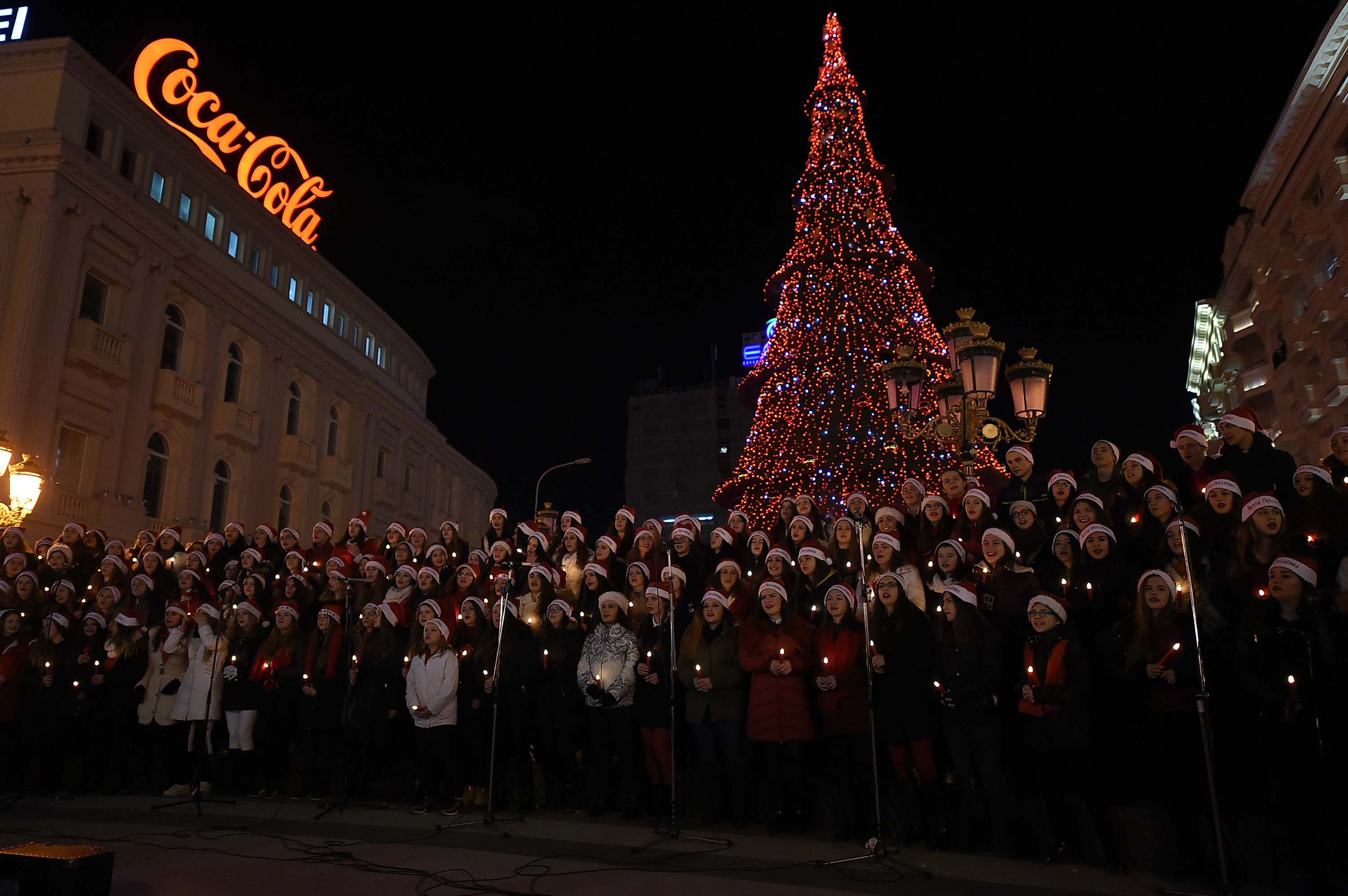 vklucuvanje-na-elkata-na-plostad-makedonija-2016-2 vklucuvanje-na-elkata-na-plostad-makedonija-2016-2
