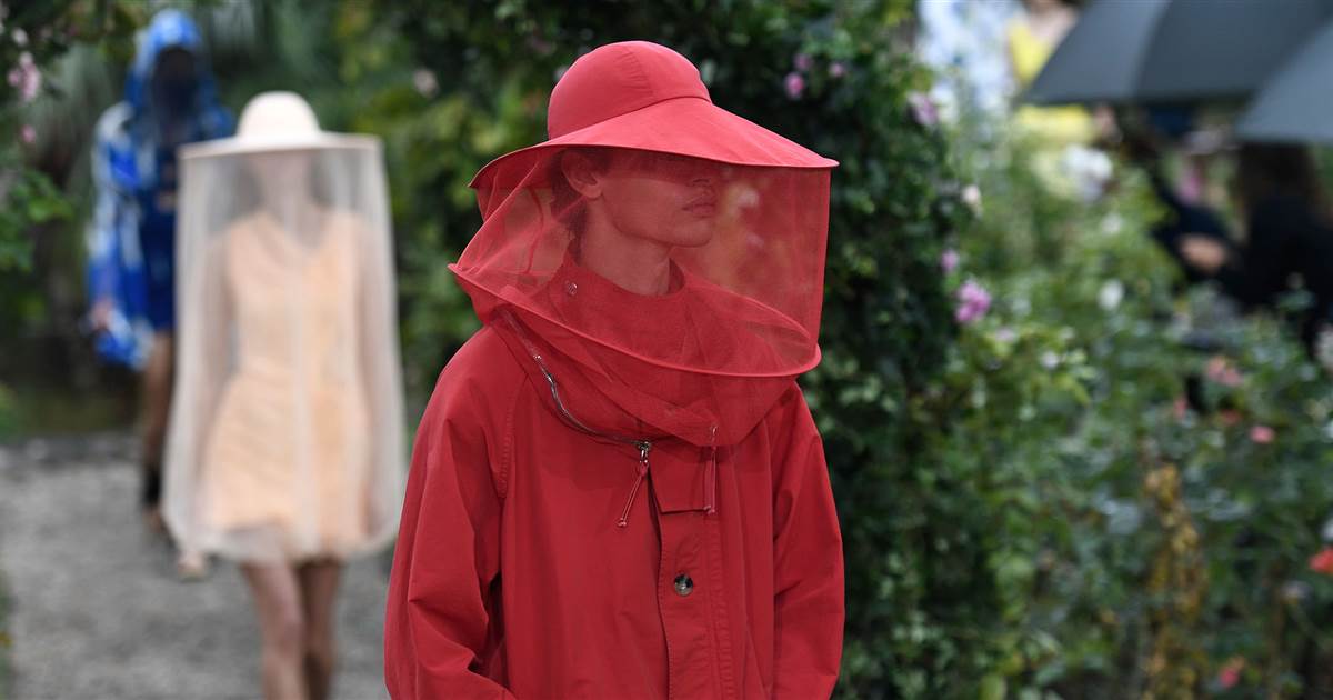 kenzo-bee-keeping-fashion-mc-main1-200930_3021221d206f0c41116835ec8bce2977.social_share_1200x630_center[1]
